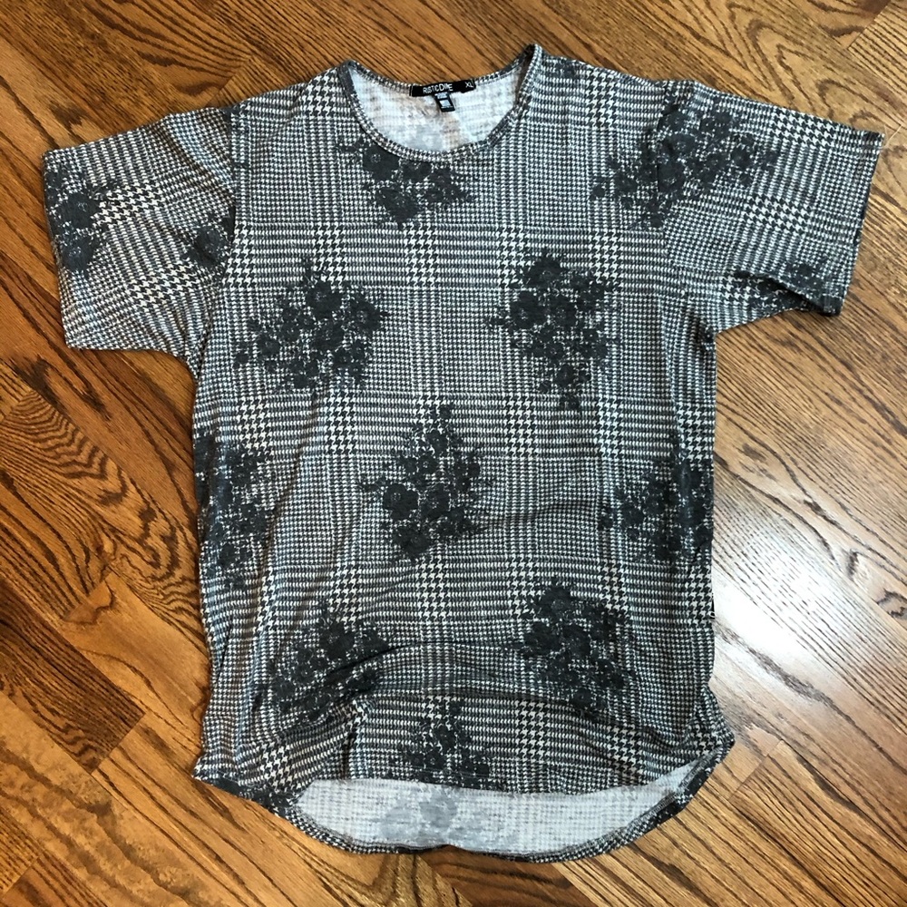 Rustic Dime Print Droptail Tee